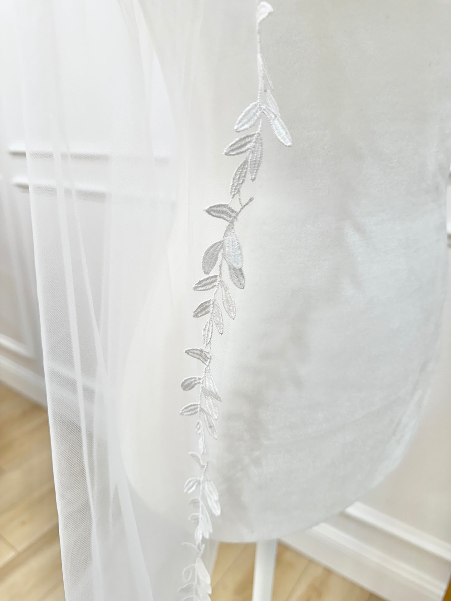 Olivia Leaf Trim Veil