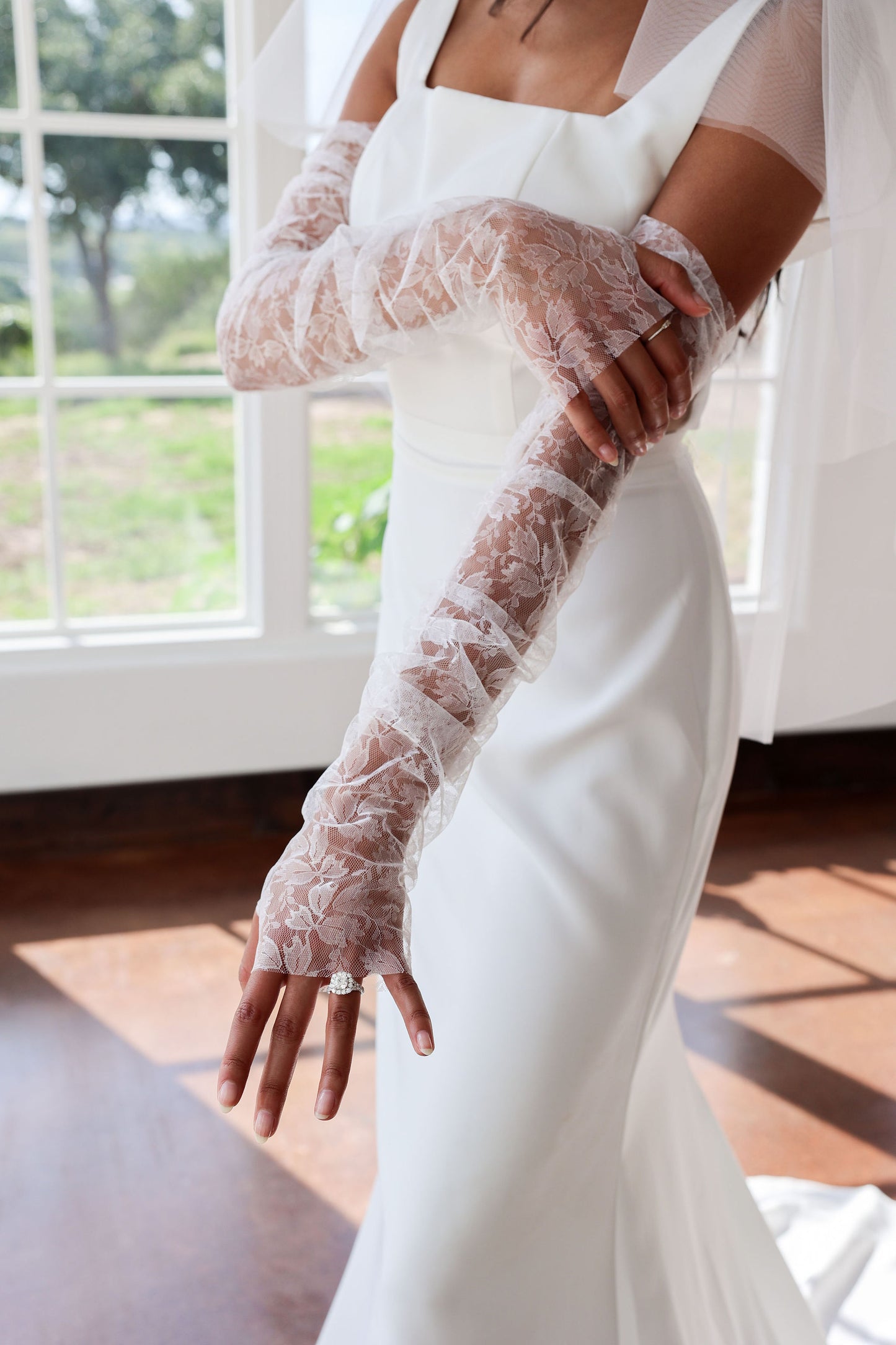 Simple wedding dress with lace gloves