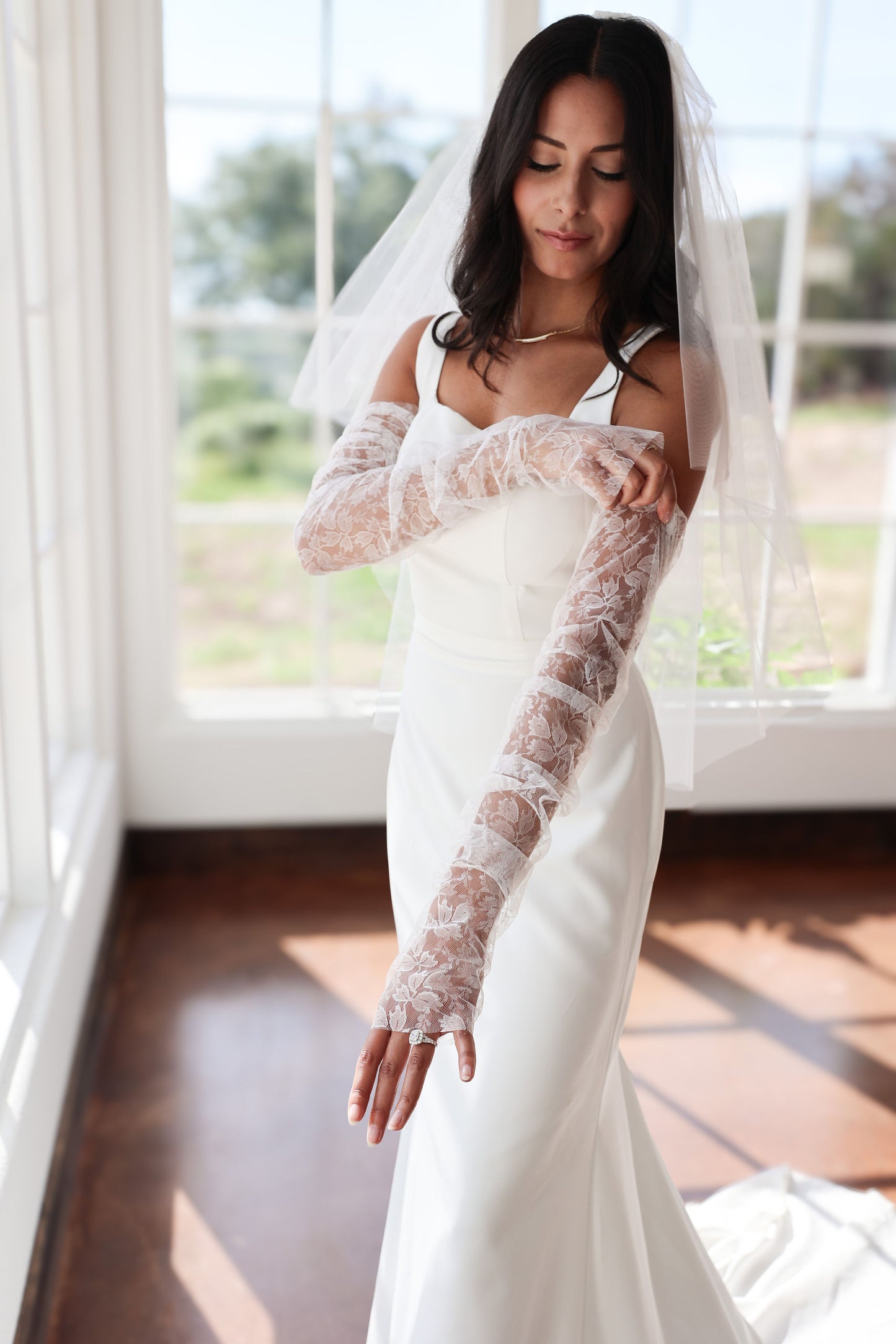 Simple wedding dress with lace gloves