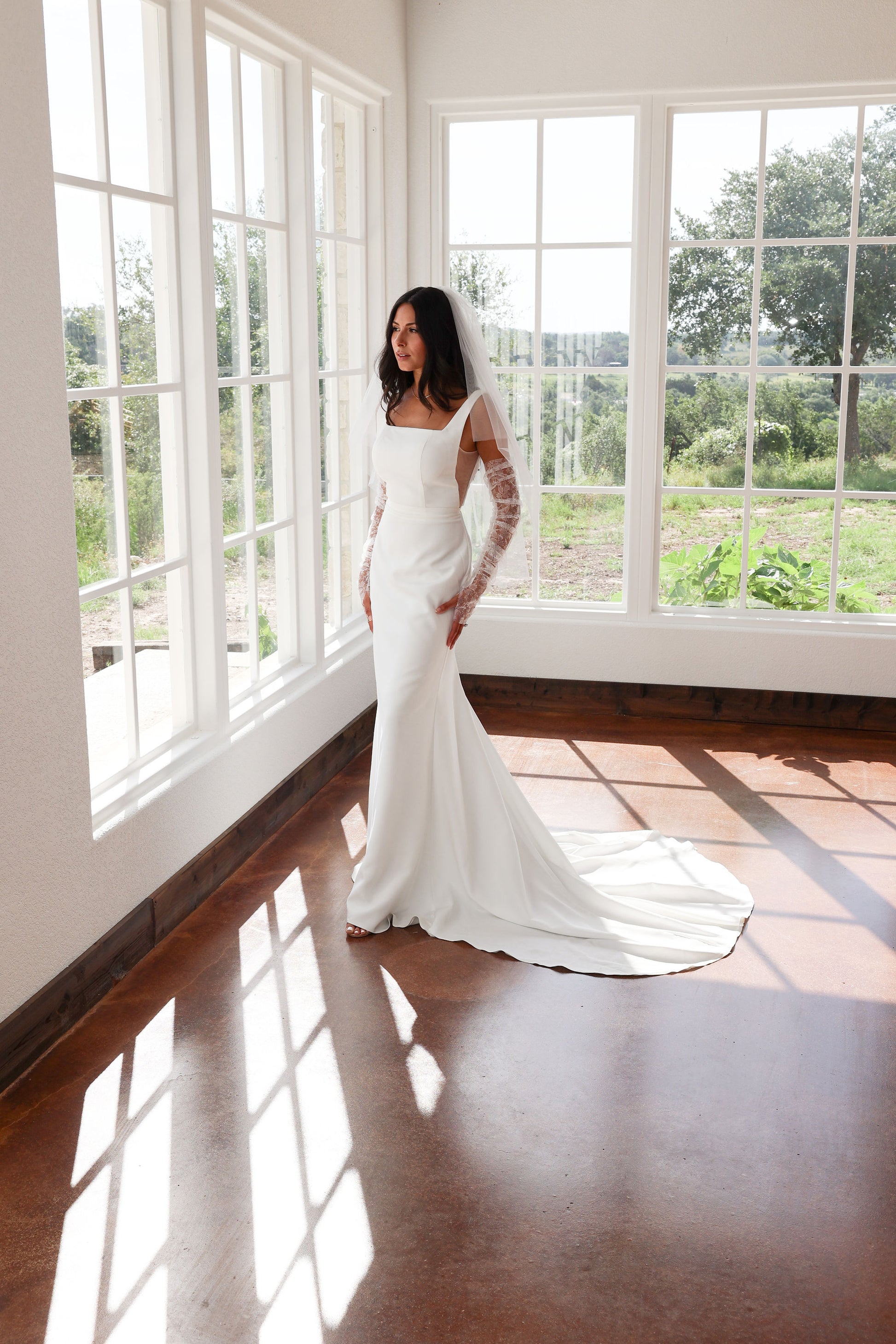 Simple wedding dress with lace gloves