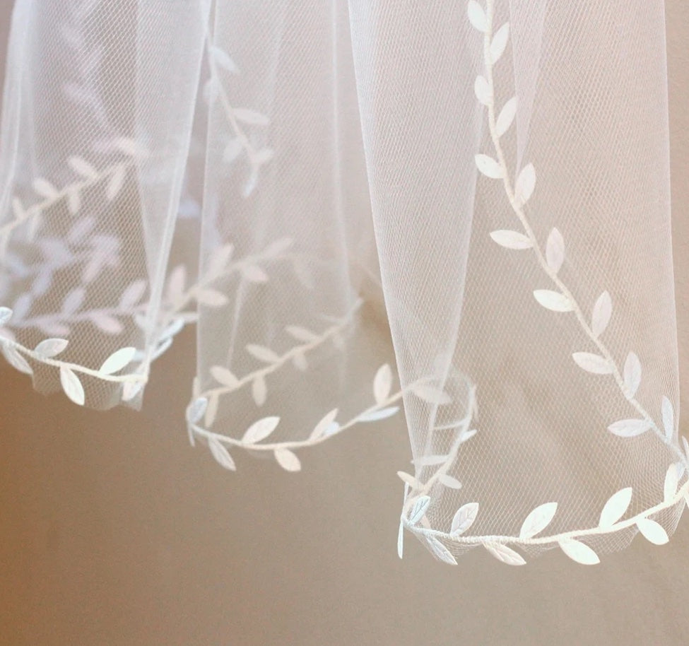 Olivia Leaf Trim Veil